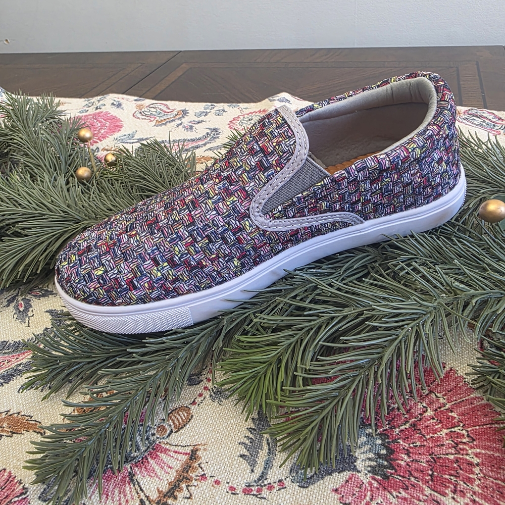 bernie mev. Women's Verona Woven Sneaker in Ice